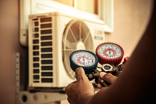 Professional Hvac technician working in Greenfield, OH